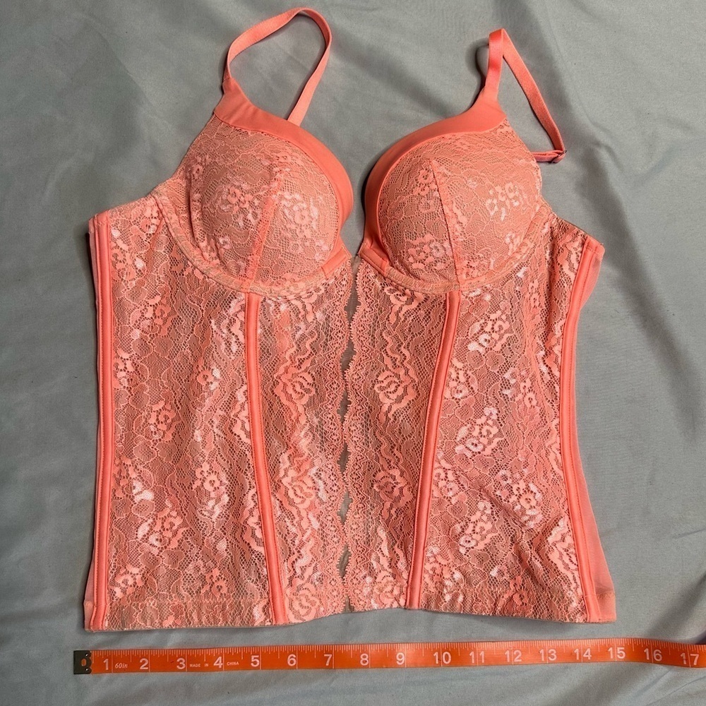 Chic Lace Bustier in Coral - Picture 7 of 7
